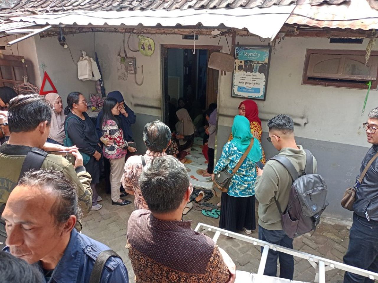 Rumah duka di Kecamatan Batu, Kota Batu dibanjiri para pelayat sanak saudara hingga pihak sekolah. (Ist)