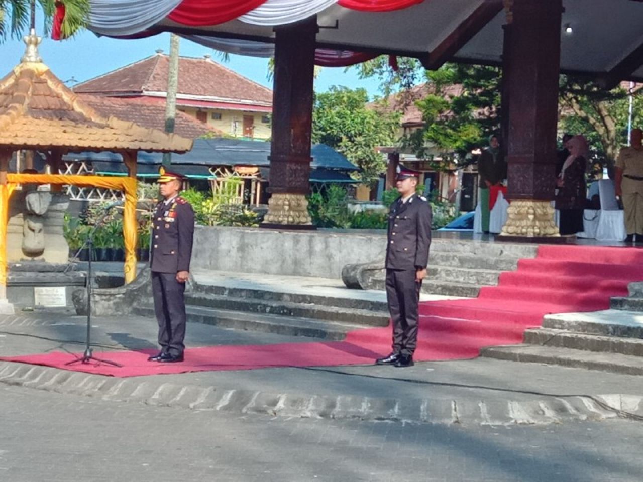 Kapolsek Singosari Kompol Mansyur Ade pimpin upacara HUT Bhayangkara ke 78. (Ist)