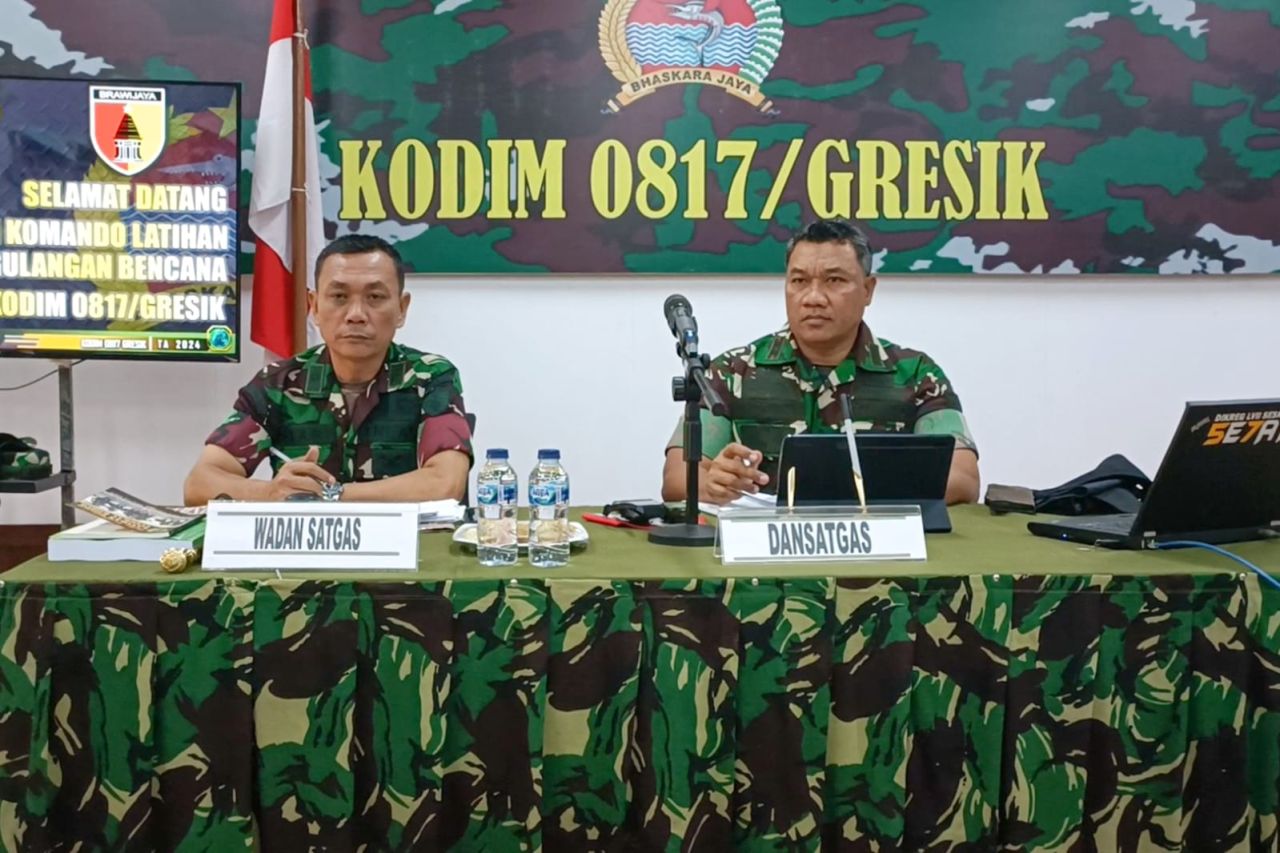 Kepala Staf Korem 084/Bhaskara Jaya, Kolonel Inf Erwin S.I.P M. Han, secara resmi membuka latihan posko I Kodim 0817/Gresik.(Ist)