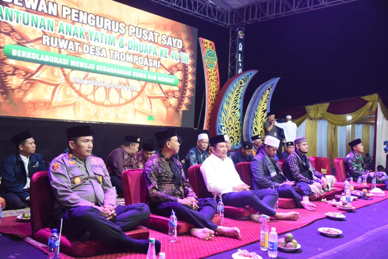 Plt Bupati Sidoarjo, Subandi saat hadiri ruwat desa Trompoasri. (Ist)