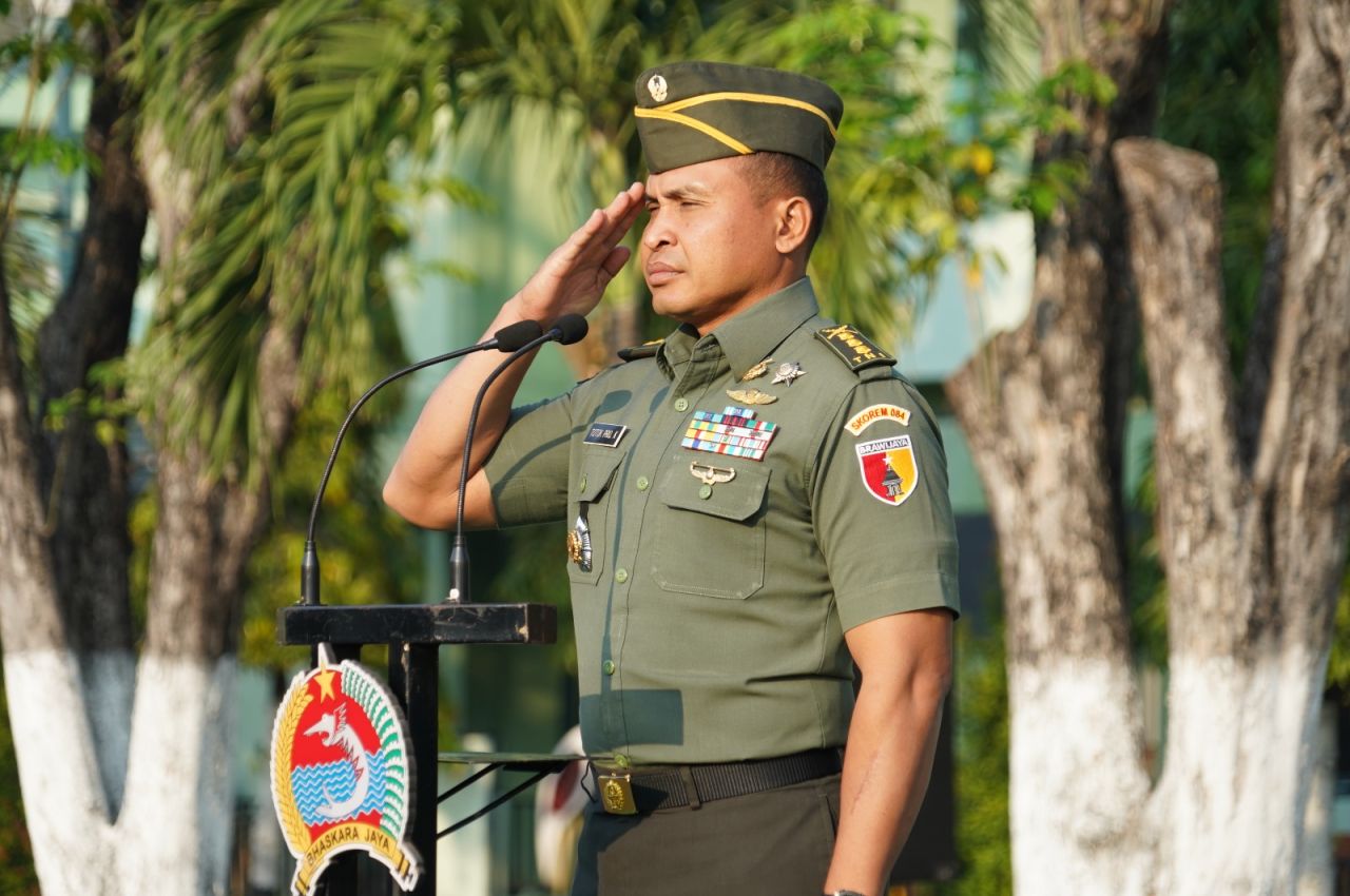 Kasi Ops Kasrem 084/Bhaskara Jaya Pimpin Upacara Bendera di Makorem