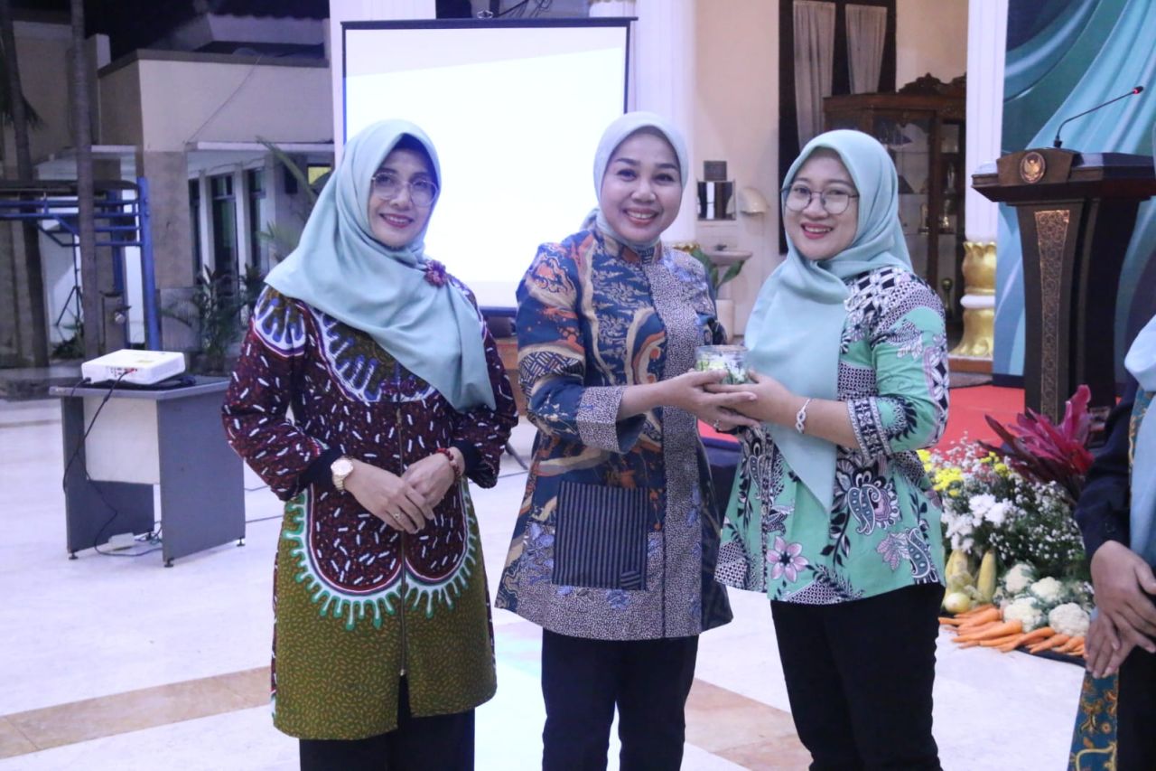 Plt Ketua PKK Sidoarjo dr Sriatun menyampaikan sambutan. (Ist)