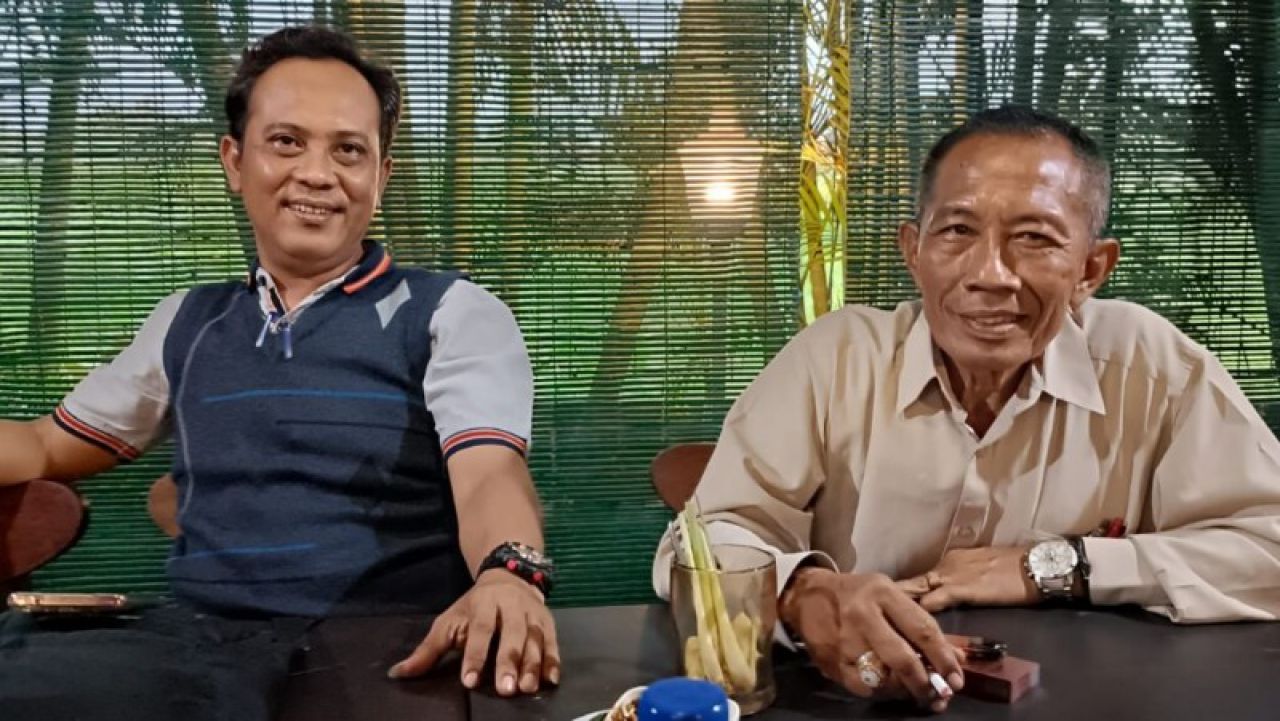 Teguh Triwiyono, bersama Weppy Susetyo, berdiskusi dengan masyarakat dan awak media. (Ist)