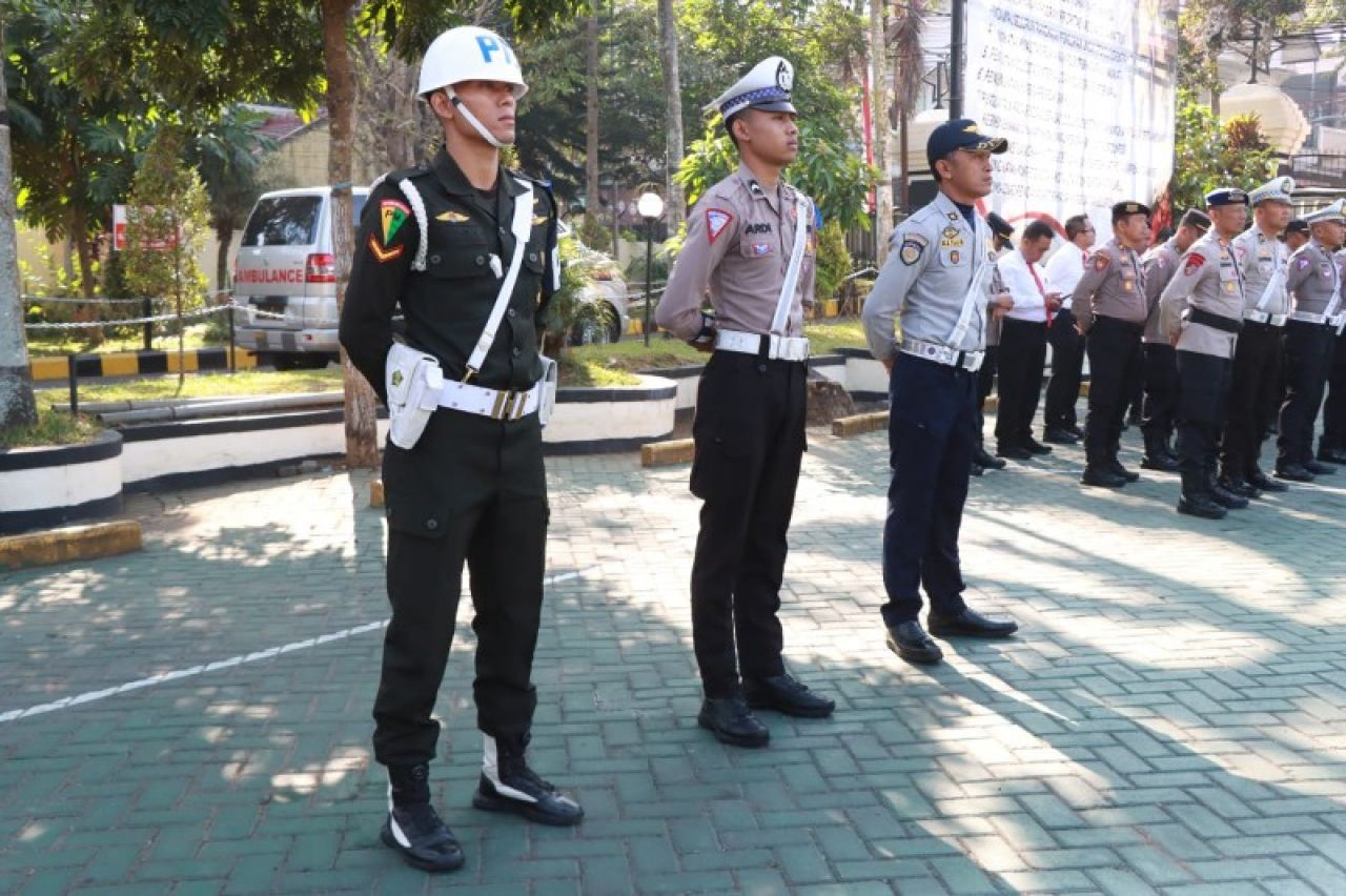 Polres Malang gelar apel oprasi patuh Semeru 2024 di Halaman Polres Malang. (Ist)