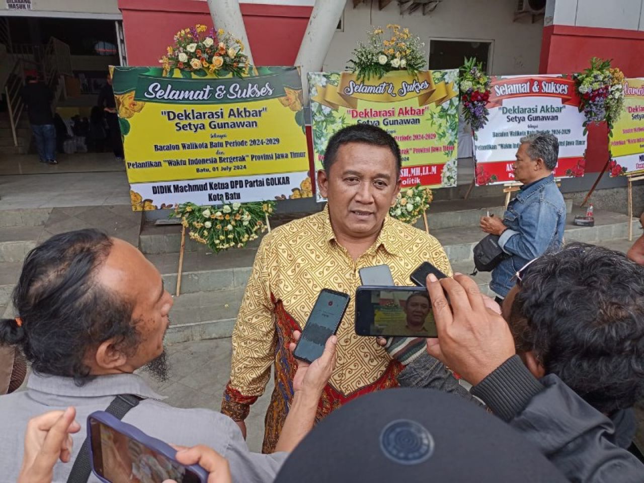 Bacalon Wali Kota Batu, Setya Gunawan, saat diwawancarai awak media usai Deklarasi Akbar. (Ist)