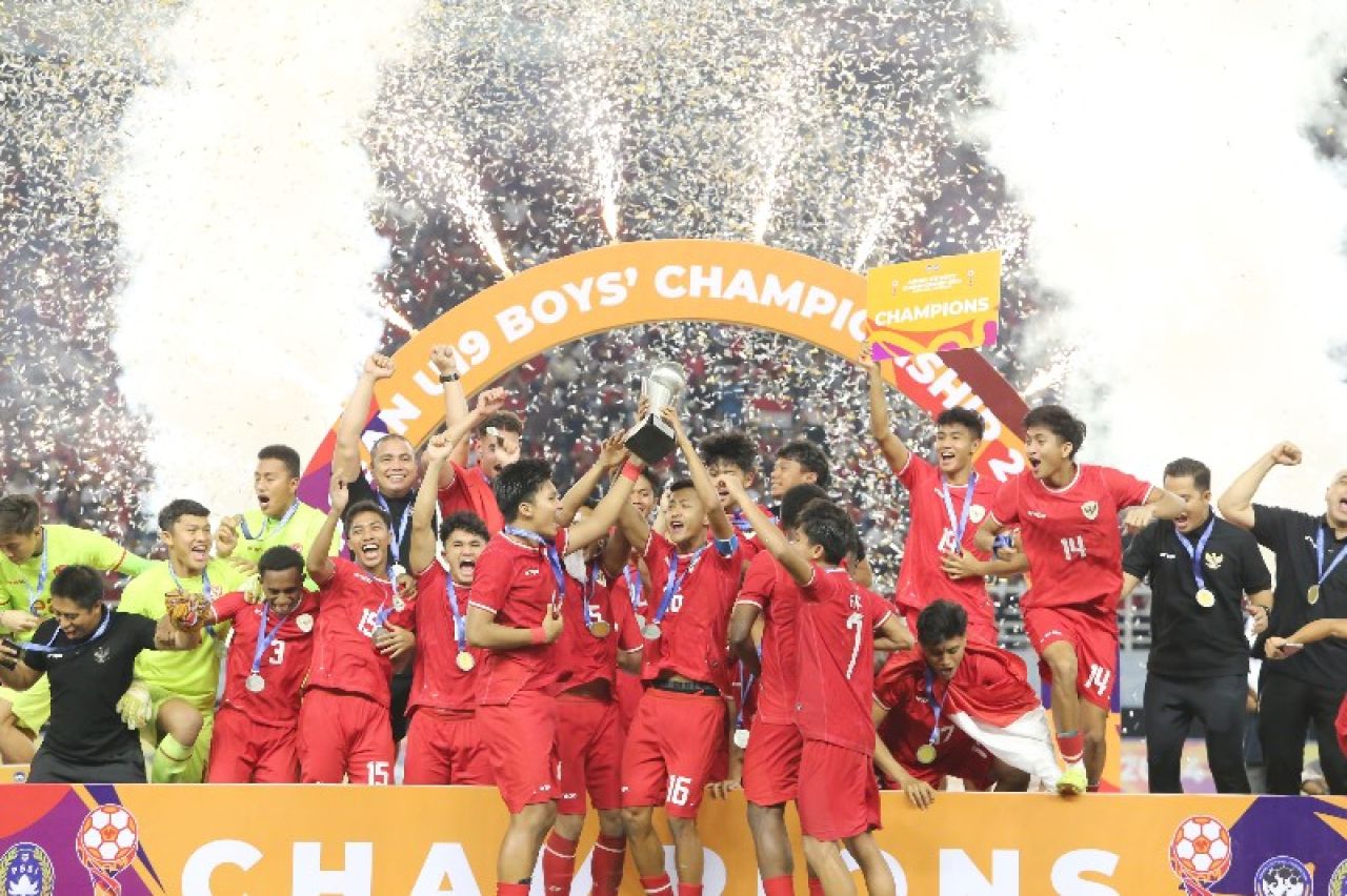 Para pemain Indonesia piala U-19 usai memenangkan laga di Stadium GBT Surabaya. (Ist)