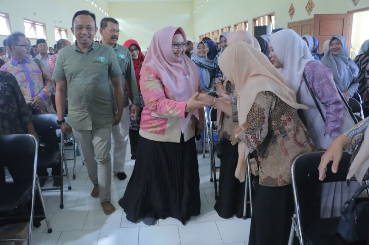 Wakil Bupati Gresik dalam kunjungan kerja di Pulau Bawean. (ist) 