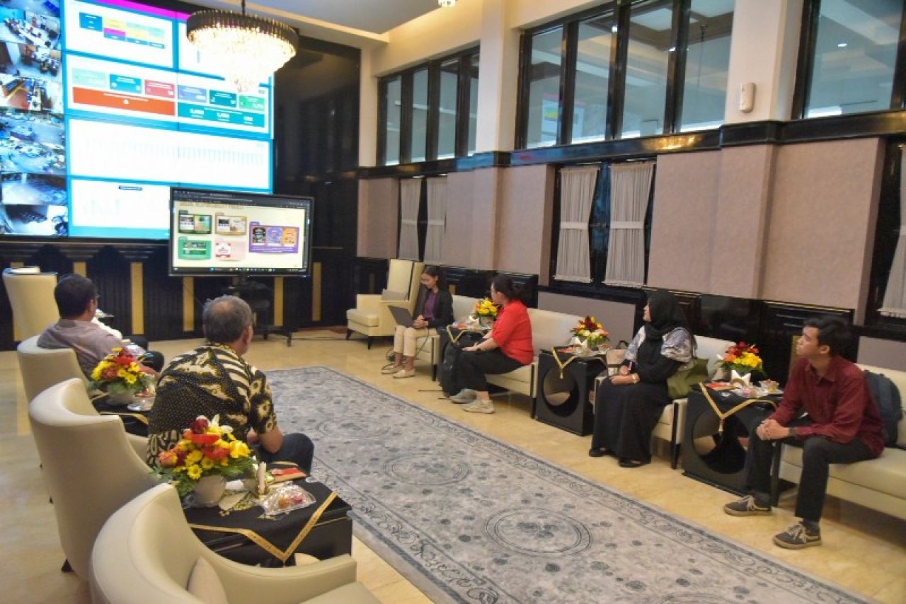 Wali Kota Eri Gandeng Aksi Cinta Indonesia Segera Gelar ‘Arek Suroboyo Goes To School’'.