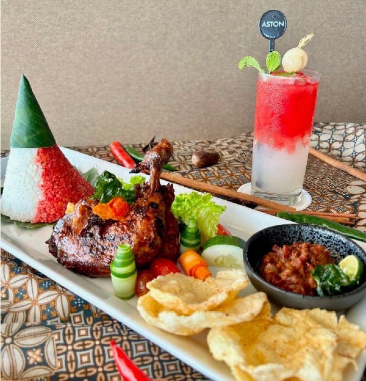 Aston Gresik Pamer (Paket Merdeka). (Ist(