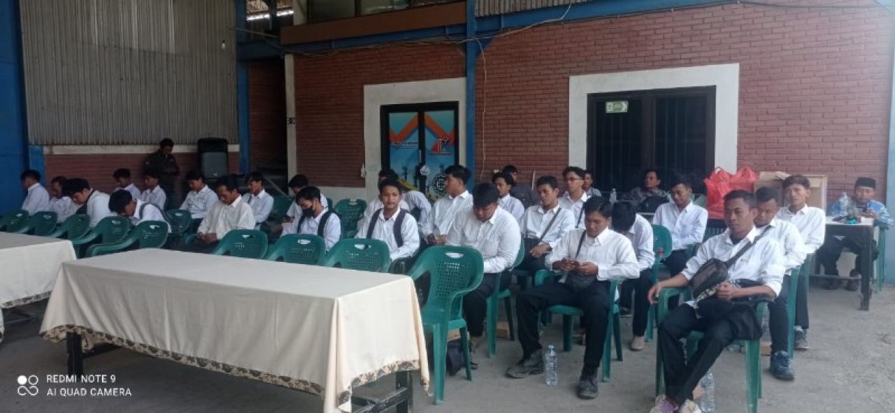 Peserta pelatihan serius  mendengarkan pemateri.(ist)