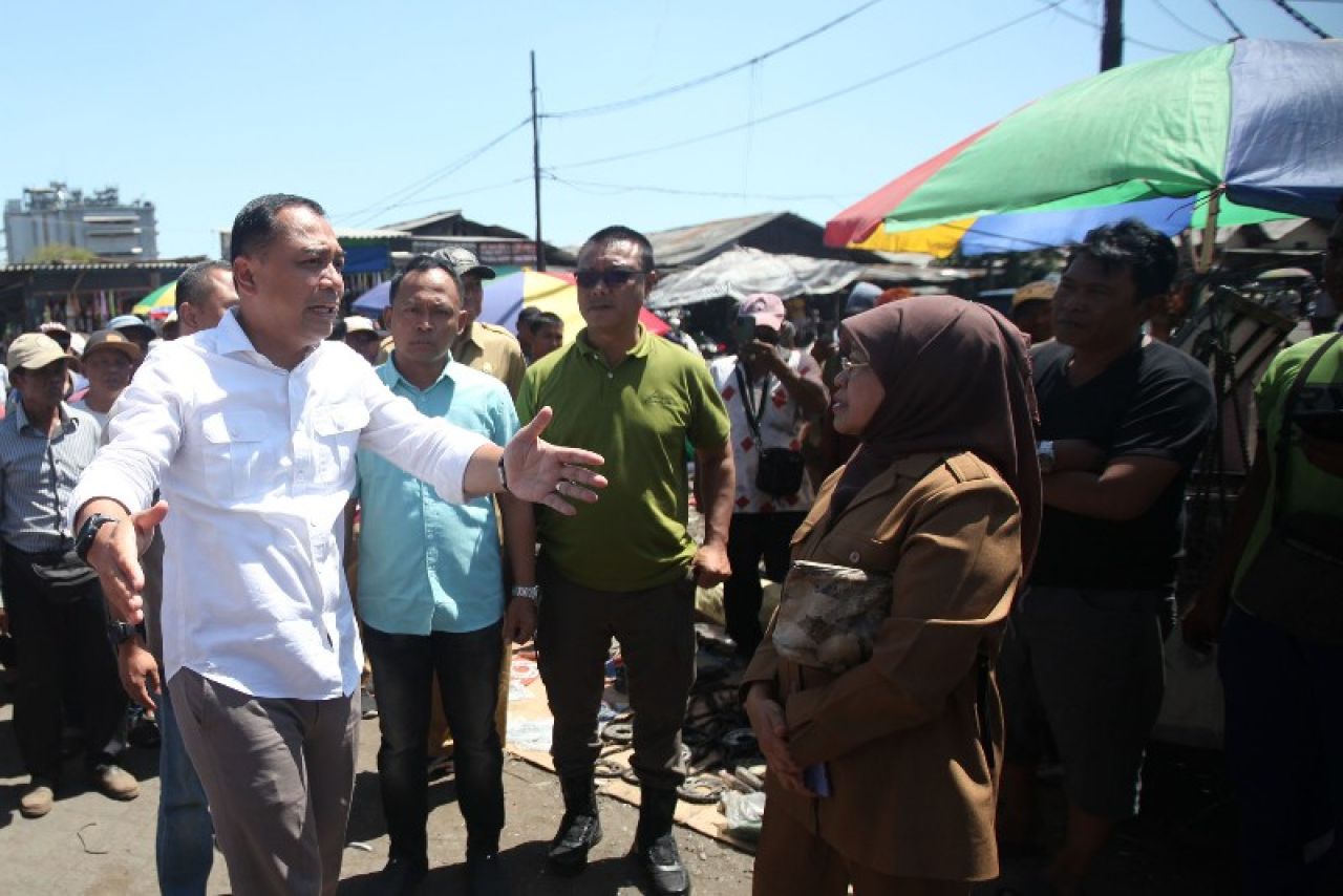 Wali Kota Eri Tata Pasar Loak Dupak Jadi Ikon Kota Surabaya 