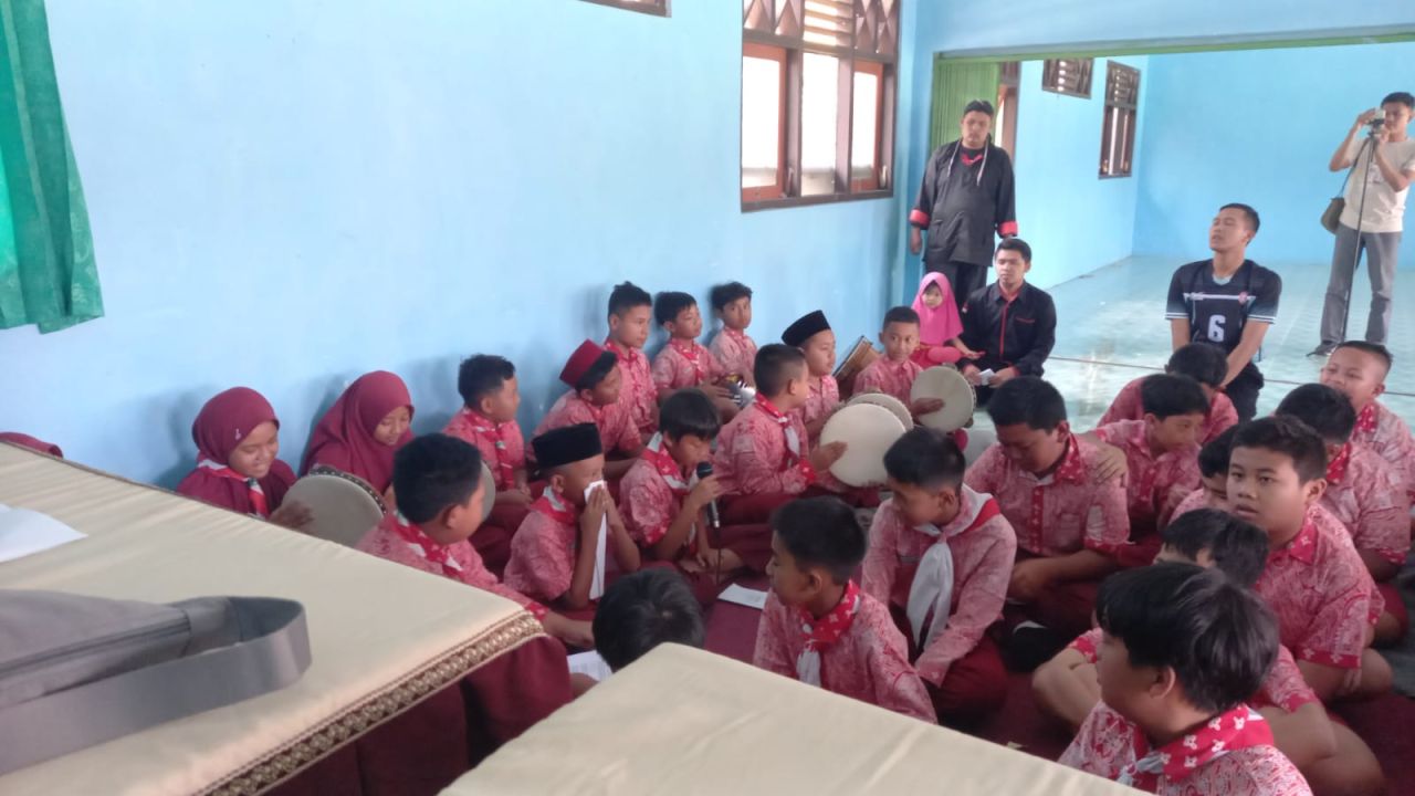Kanwil DJP Jatim II kenalkan pajak bertutur kepada siswa SD Ngebel Ponorogo (Ist)