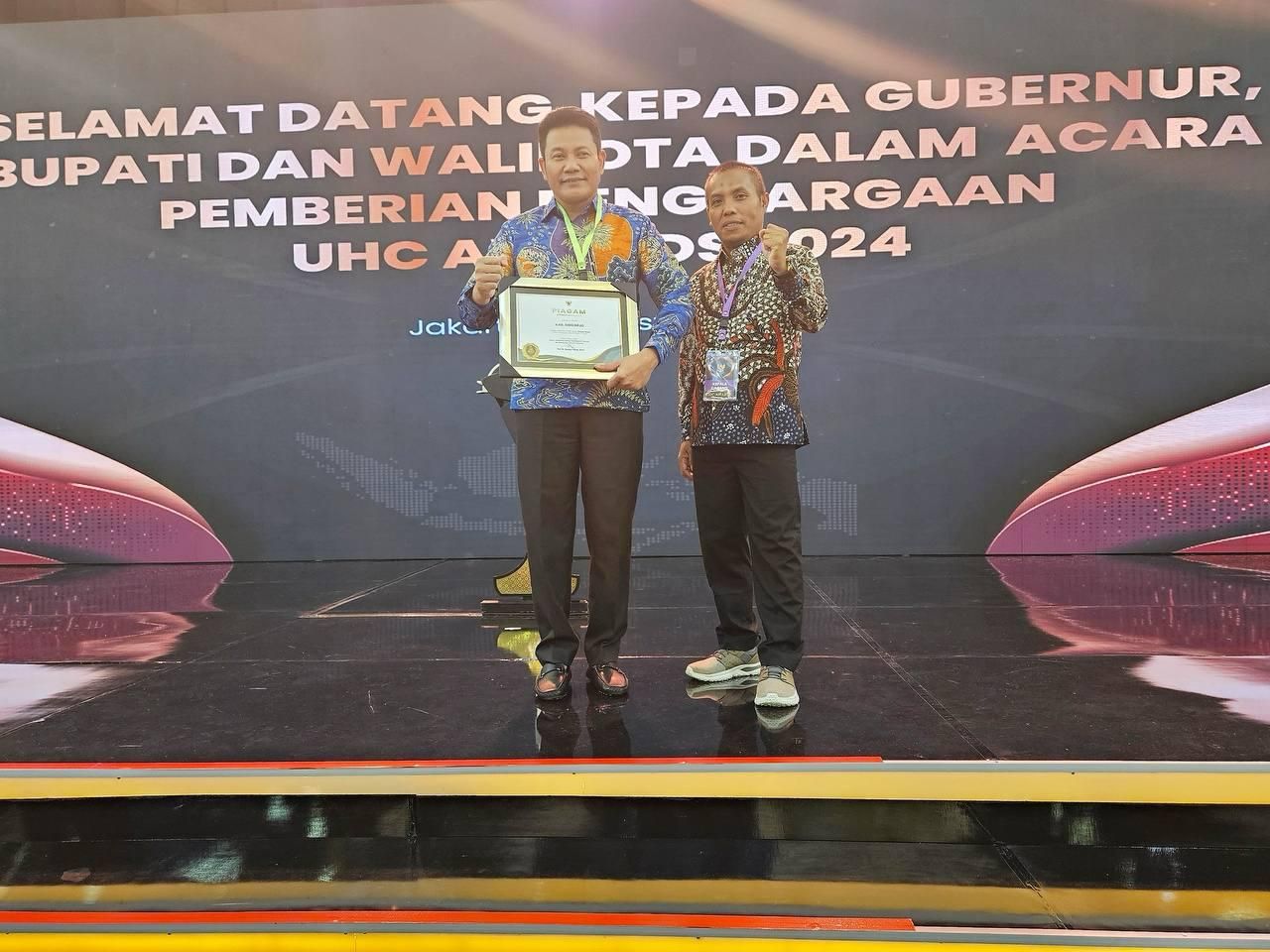 Terima UHC Award 2024, Plt Bupati Subandi : Pelayanan Sudah Baik, Jangan Ada Lagi Penolakan Pasien