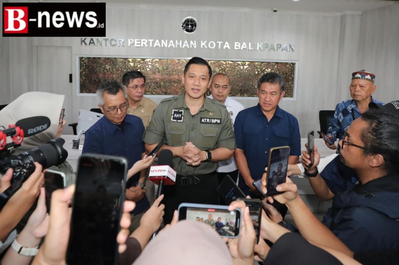 Menteri AHY Tengah Memberikan Keterangan Pers di Kantor Pertanahan Kota Balikpapan (ist)