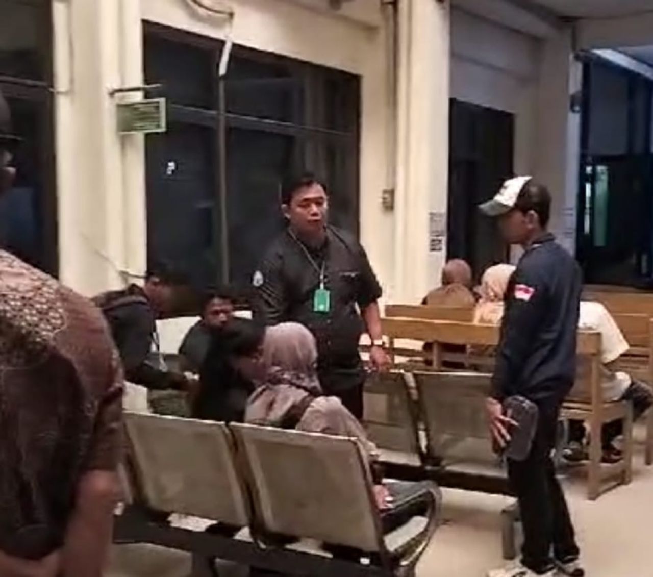 Salah satu oknum diduga anggota LSM yang datang di sidang di tolak majelis hakim, karena bukan kapasitasnya. (Ist)