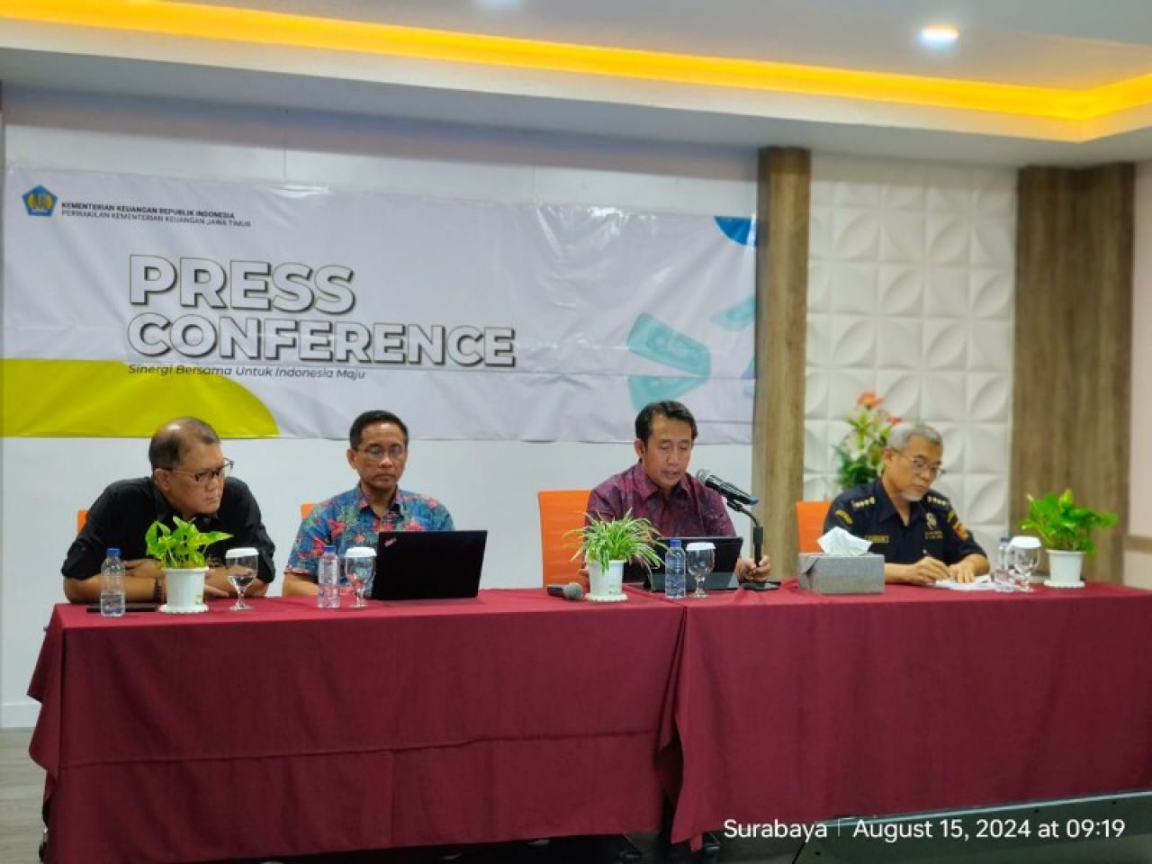 Perwakilan Kementerian Keuangan Provinsi Jawa Timur, perwakilan DJP Jatim II serta pejabat terkait saat Press Conference. (ist)