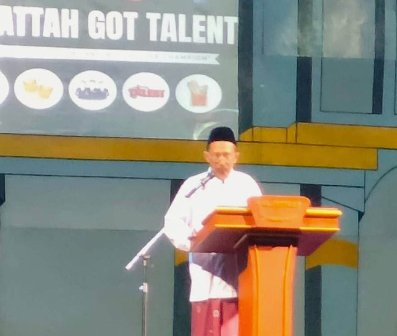 Pengasuh ponpes Al Fattah Ustadz Moh Fauzan menyampaikan sambutan selamat datang. (Ist) 