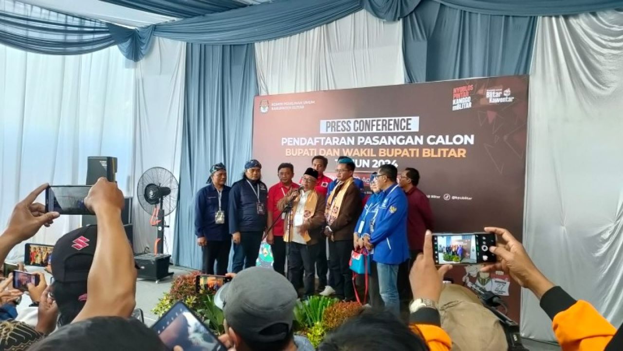 Pasangan Rijanto -Beky secata resmi mendaftar ke kantor KPU Kab Blitar untuk running menjadi calon Bupati Blitar. (ist)