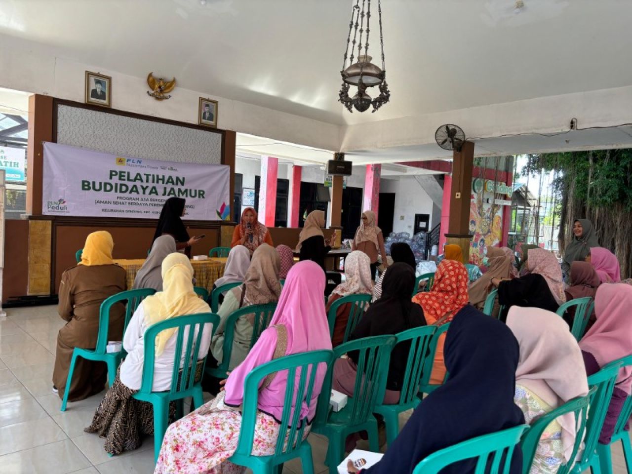 PT PLN NP UP Gresik Berikan Edukasi Budidaya Jamur 