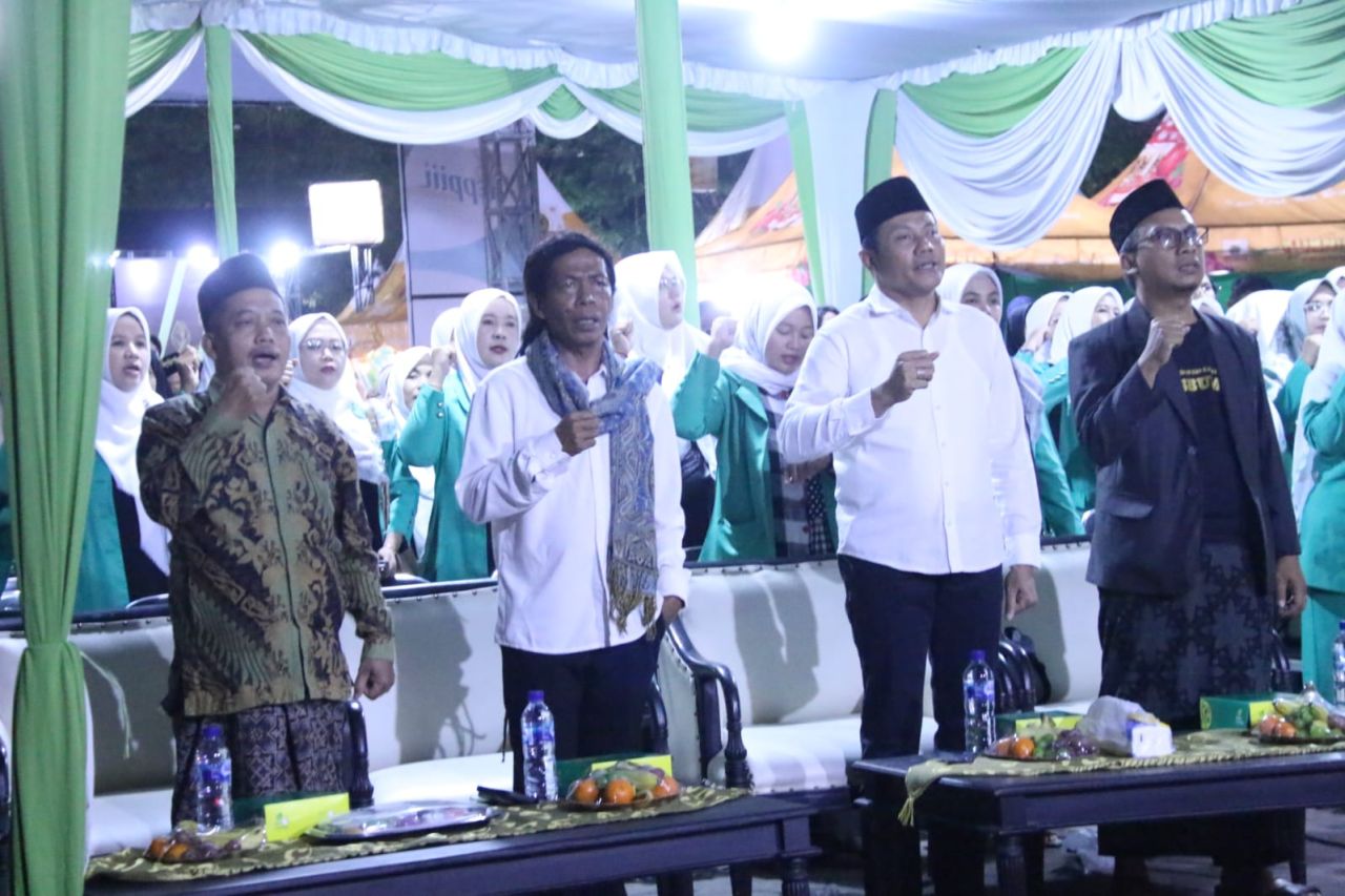 Plt Bupati Sidoarjo,, Subandi saat membuka Pasar Rakyat Sidobudoyo Lesbumi NU di Alun-alun Sidoarjo. (Ist)