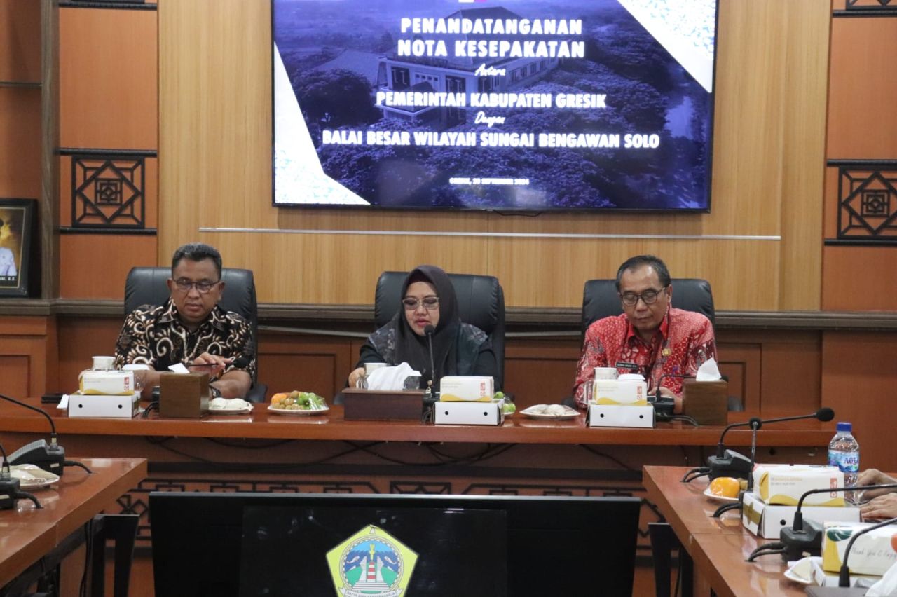 Wakil Bupati Gresik dan Kepala BBWS Bengawan Solo, Maryadi Utama.(ist)