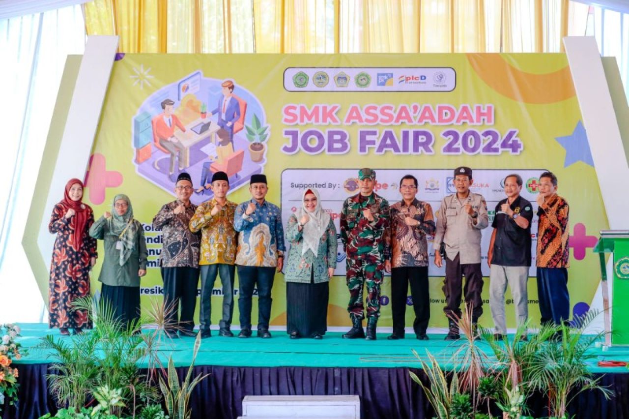 Wabup Gresik saat membuka Job Fair di SMK Asa'adah. (ist)