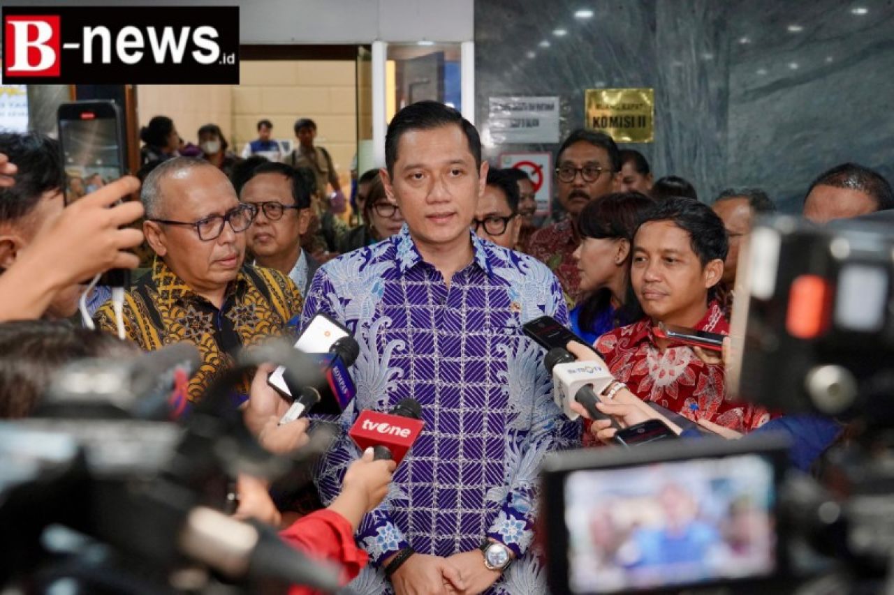 Menteri AHY memberikan keterangan pers usah mengikuti rapat kerja bersama komisi II DPR-RI, dengan agenda pembahasan pagu anggaran kementerian ATR/BPN TA.2025 di senayan, Senin (09/09/2024).