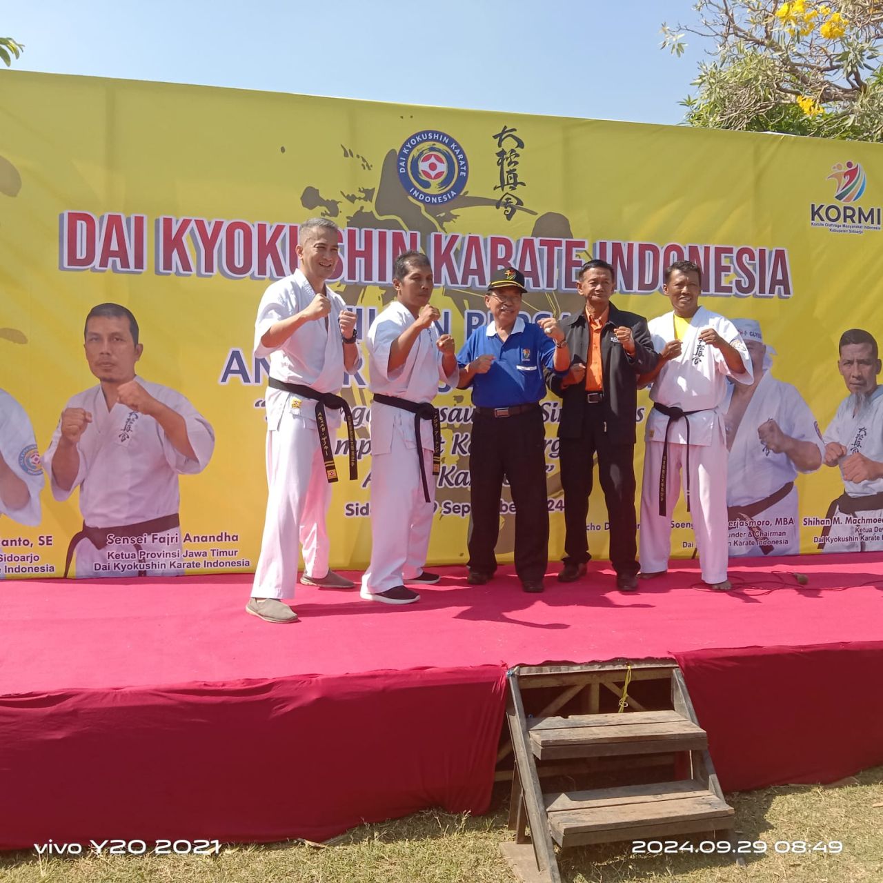 Ketua ZKORMI Sidoarjo, MG Hadi Sutjipto bersama pengurus. (Ist)