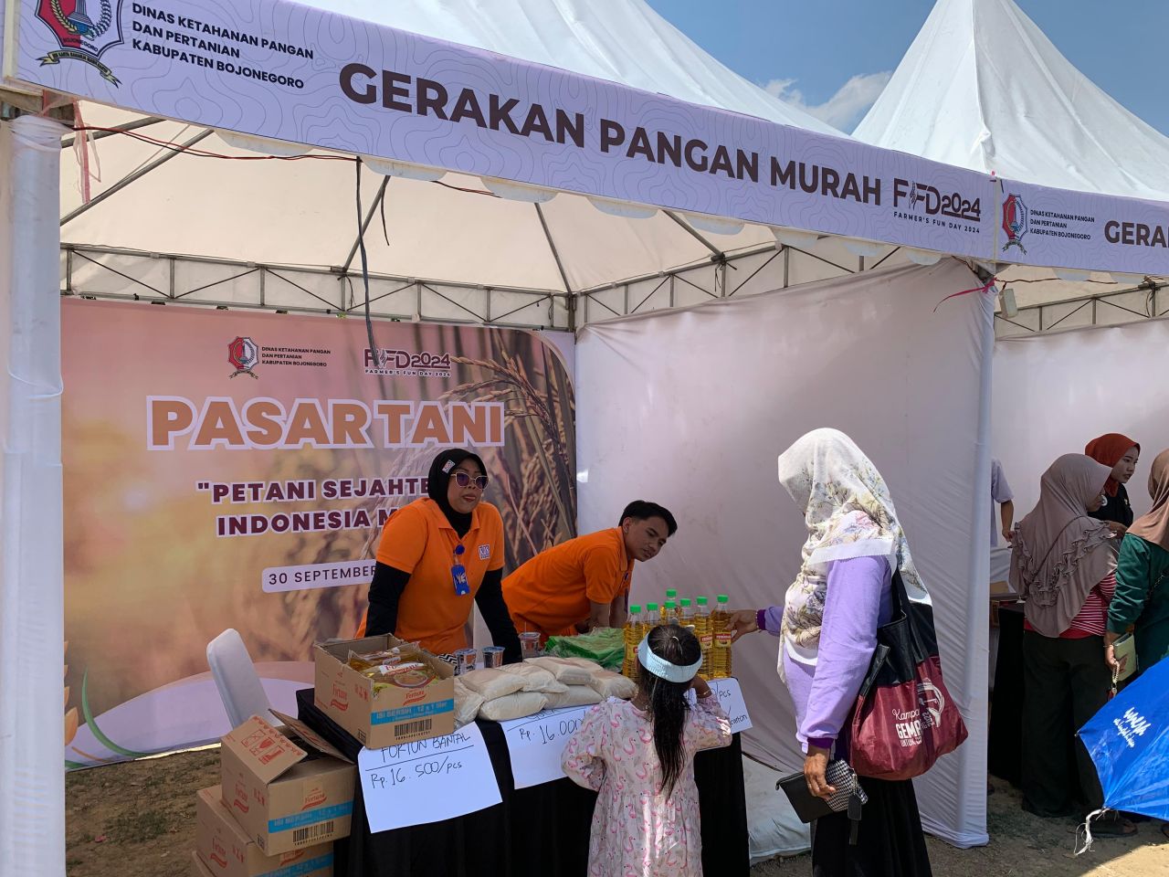 Antusias Warga Sambut Gerakan Pangan Murah Pemkab Bojonegoro 