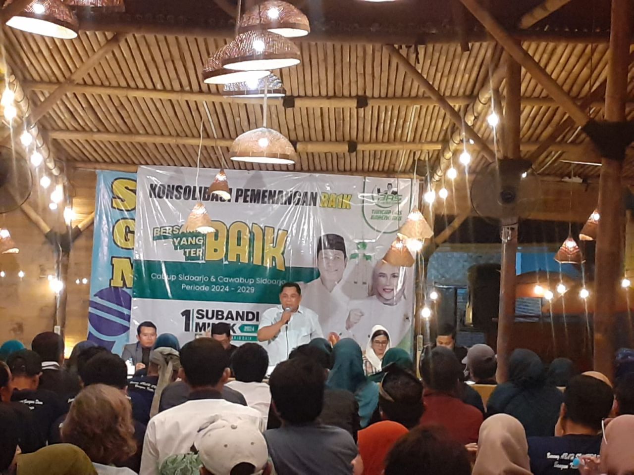 Salah satu pemateri diskusi publik menyampaikan gagasannya. (ist)