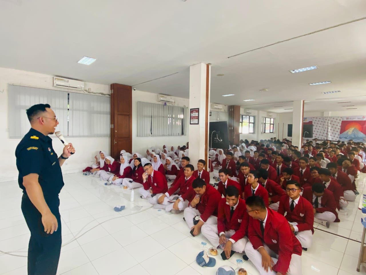 Kementerian Keuangan Republik Indonesia (Kemenkeu) kembali melaksanakan program Kemenkeu Mengajar yang kini memasuki tahun ke-9 dengan tema “Peran APBN dalam mewujudkan Kecerdasan, Kesehatan, dan Kesejahteraan, Senin, (7/10/2024).