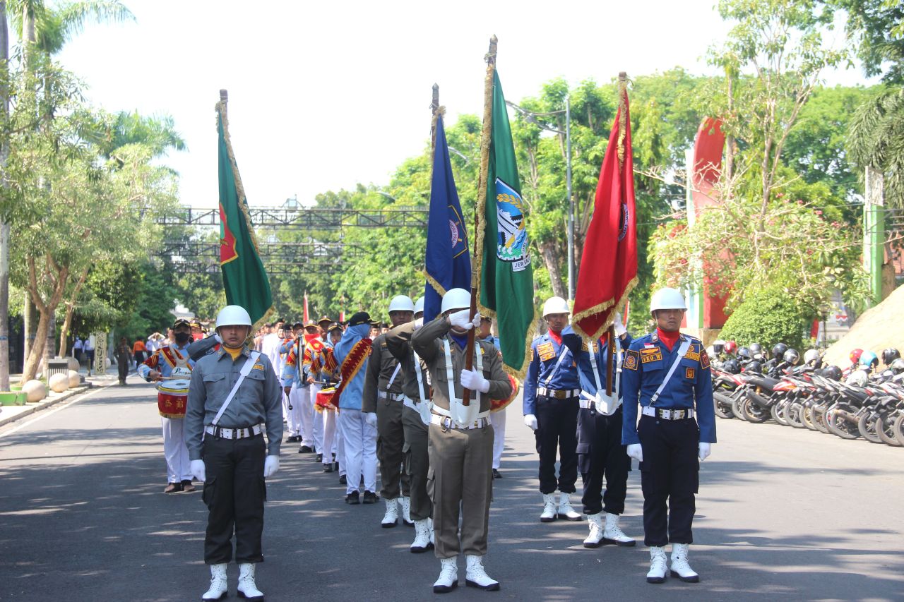 Kirab Pataka Jer Basuki Mawa Beya Tiba di Bojonegoro Lanjut Tuban. (Ist)