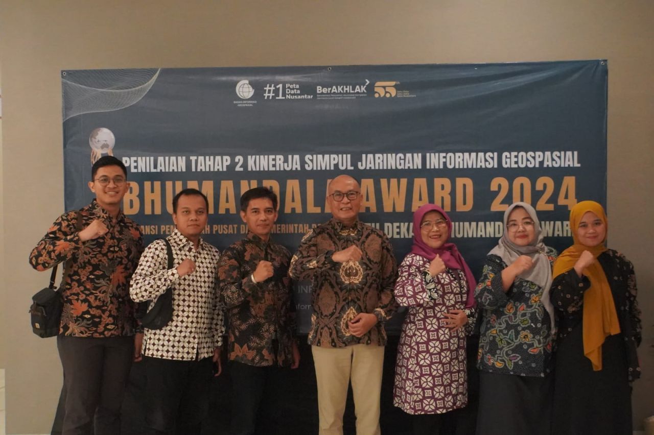 Kepala Bappedalitbang Kota Mojokerto Agung Mulyono bersama tim dalam Bhumandala Award 2024. (ist)