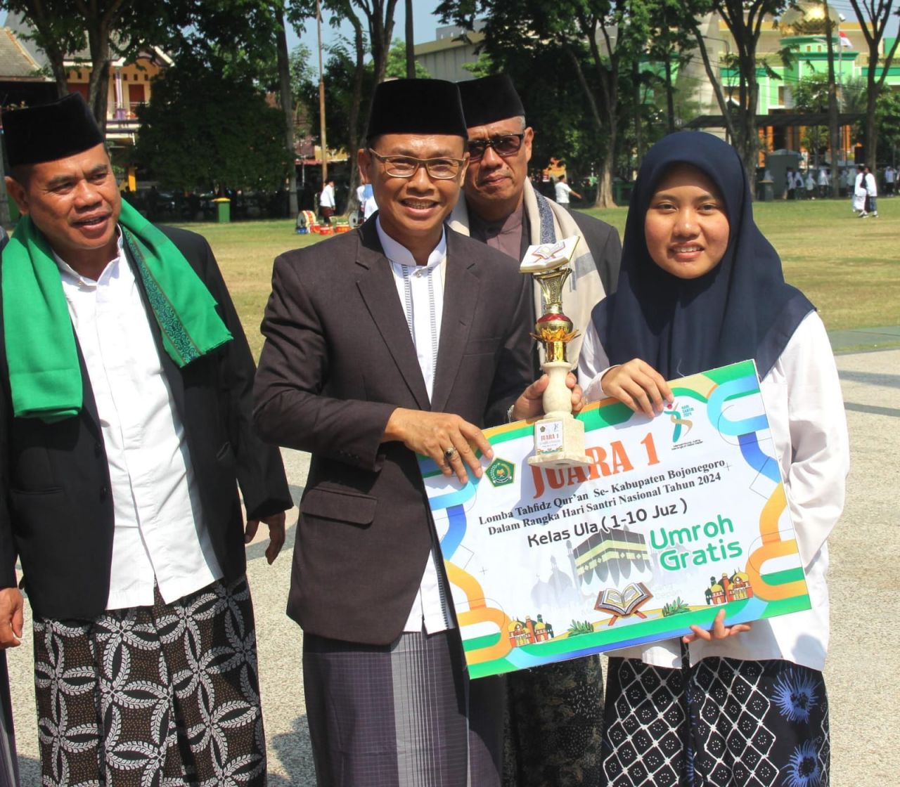 Pemkab Bojonegoro dan Ribuan Santri Gelar Apel HSN 2024, Momen Wujudkan Cita-cita Bangsa. (Ist)