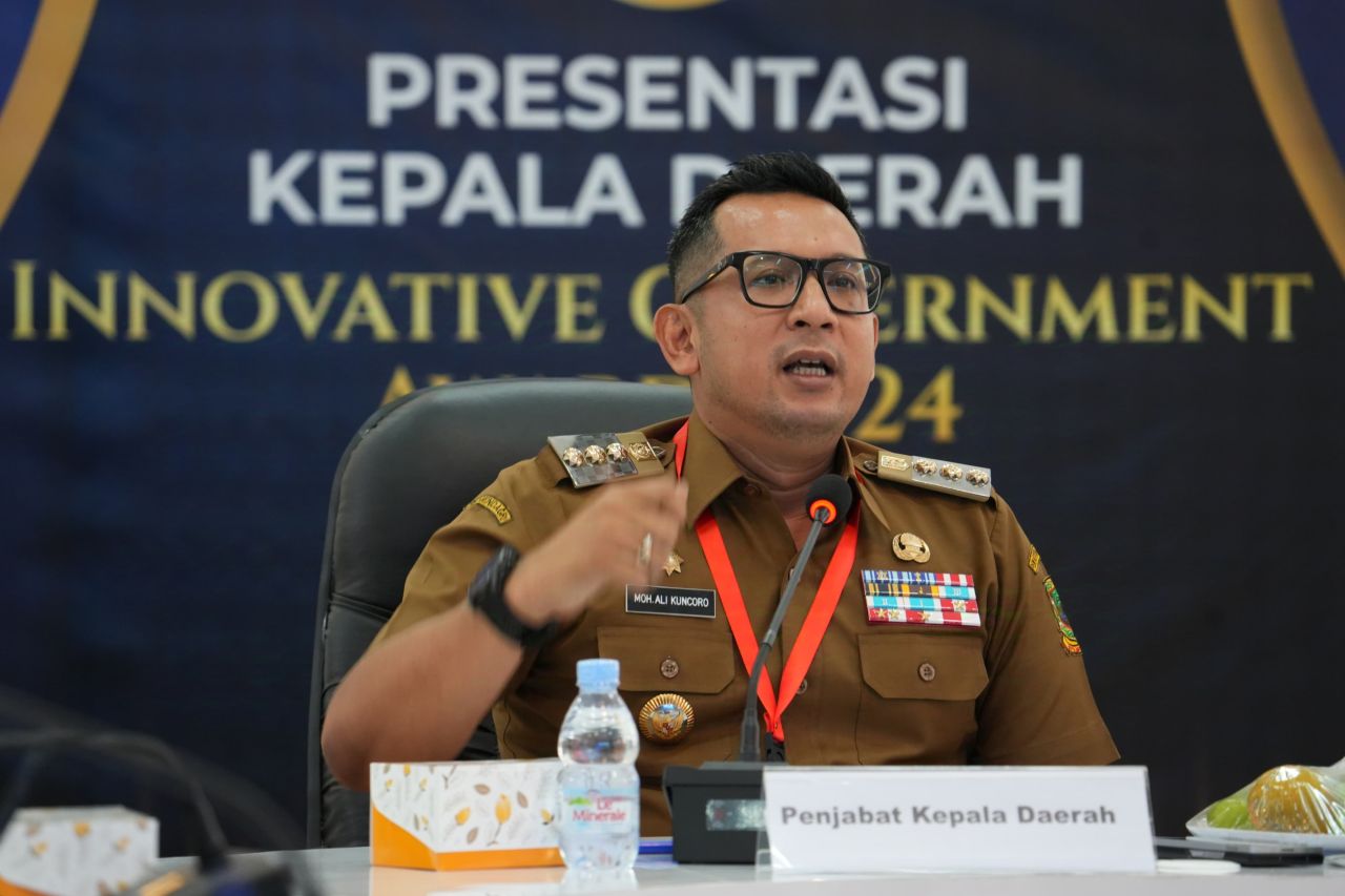 Pj Wali Kota Mojokerto Moh Ali Kuncoro saat presentasi Inovasi Daerah di Command Center BSKN Kemendagri RI. (ist)