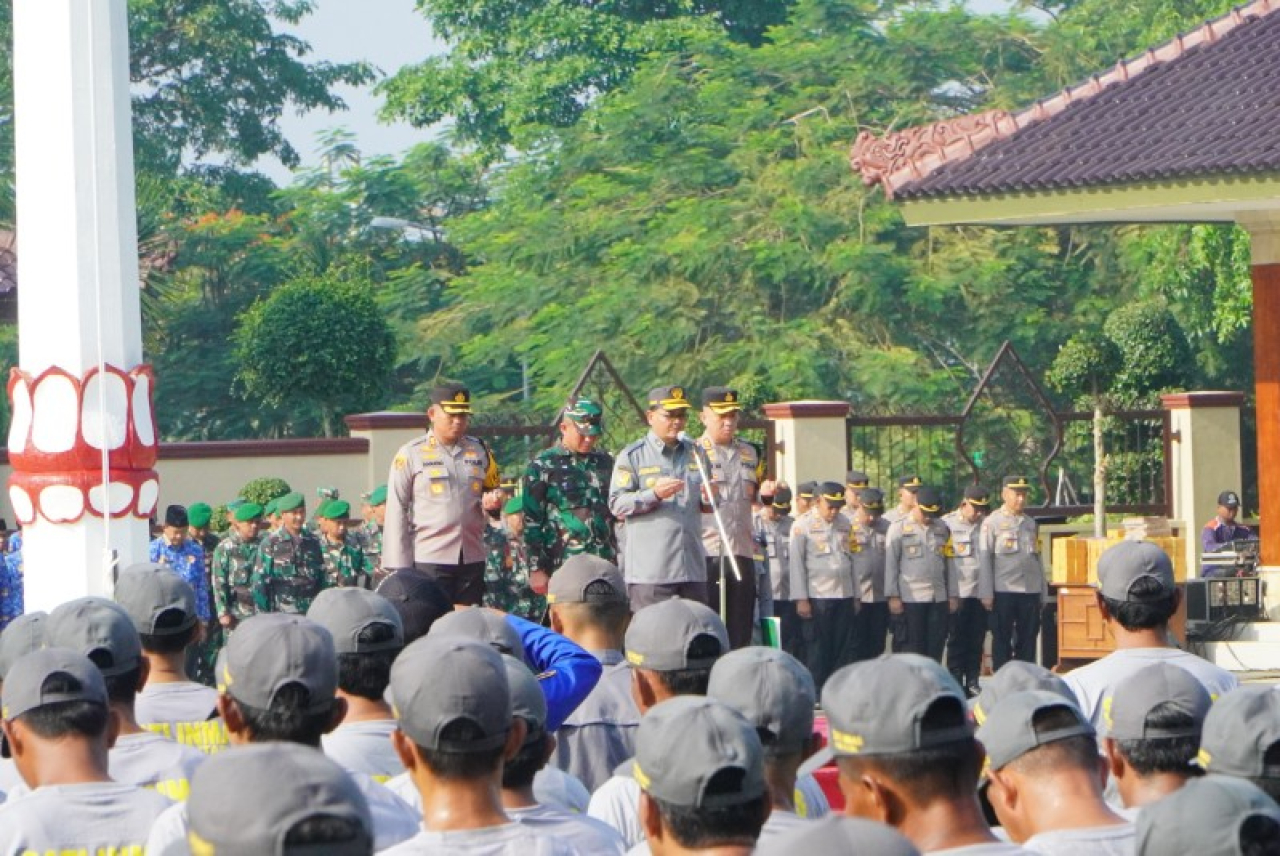 Kapolres Blitar Hadiri Apel Linmas Serentak dan Rakor Lintas Sektoral Persiapan Pilkada 2024