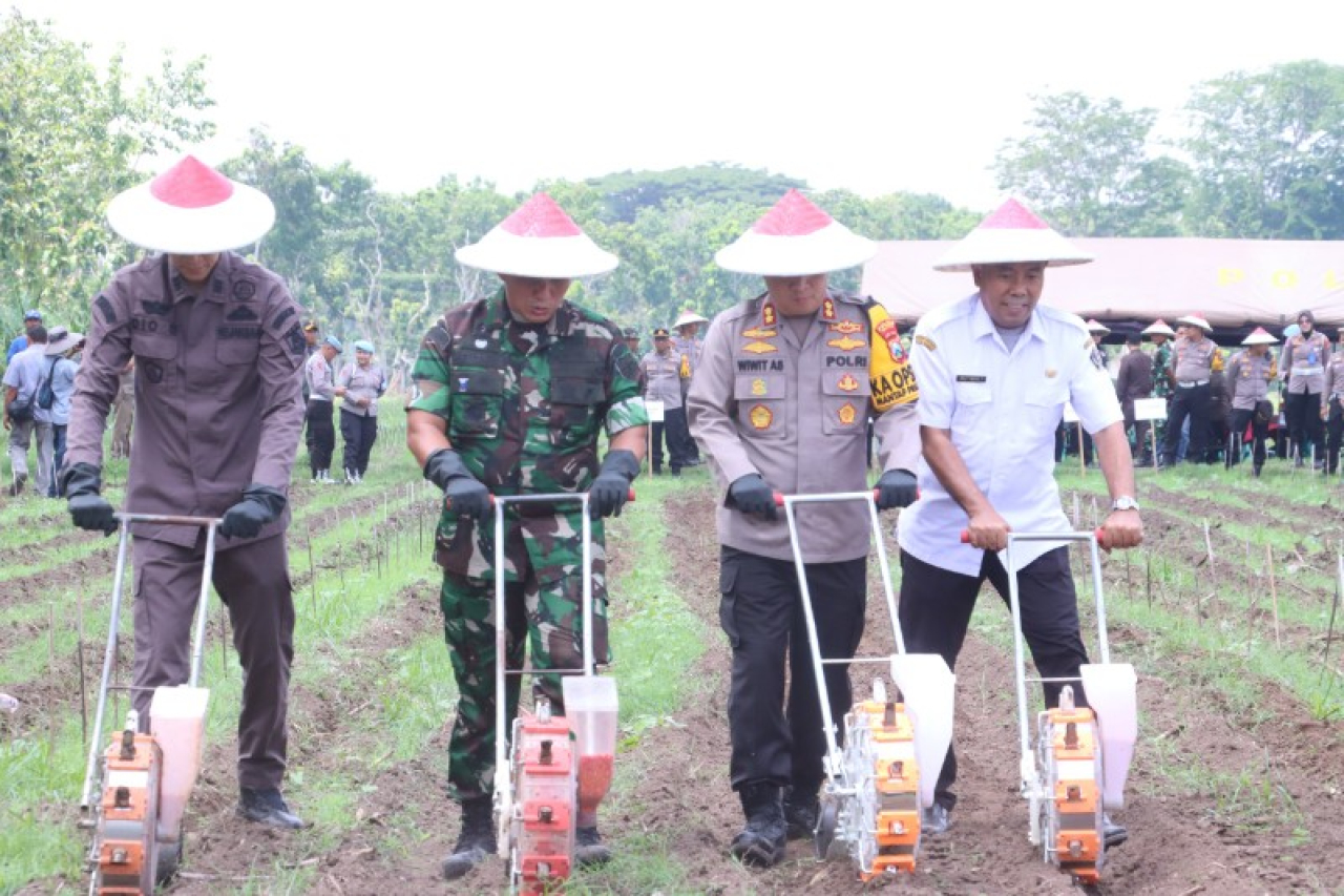 Kapolres Blitar Bersama Forkopimda Mengikuti Giat Launching Gugus Tugas Polri Dukung Ketahanan Pangan. (ist)