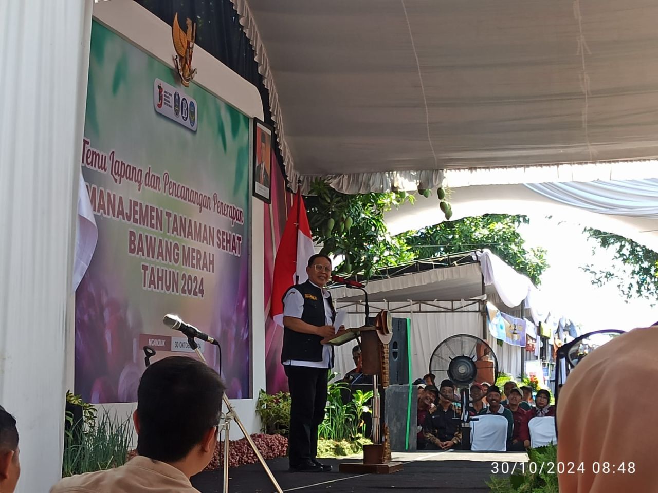 Asisten Administrasi Umum, Sekda Prov Jatim, Akhmad Jazuli membuka Temu Lapang dan Penerapan Nanahemen Tanaman Sehat di Nganjuk. (ist)