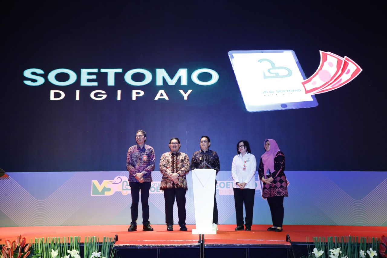 Pj Gubernur Adhy saat peluncuran aplikasi Soetomo Digipay. (Ist)