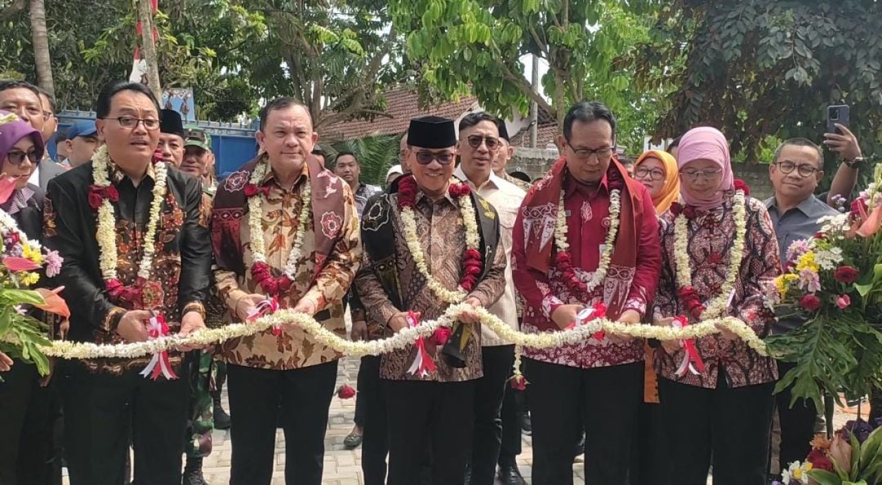 Penjabat Sementara (Pjs) Bupati Blitar, Dr. Ir. Jumadi M. MT, secara resmi melepas ekspor Kendang Djembe, produk unggulan Desa Sejahtera Astra (DSA) di Kabupaten Blitar. (ist)