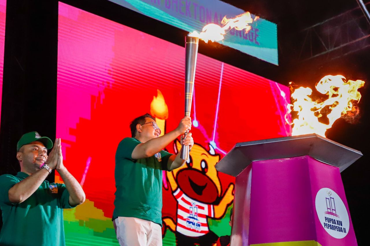 PJ Gubernur Adhy buka Poda XIV dan Pepaperds II Jatim ditandai dengan menyalakan obor. (Ist)