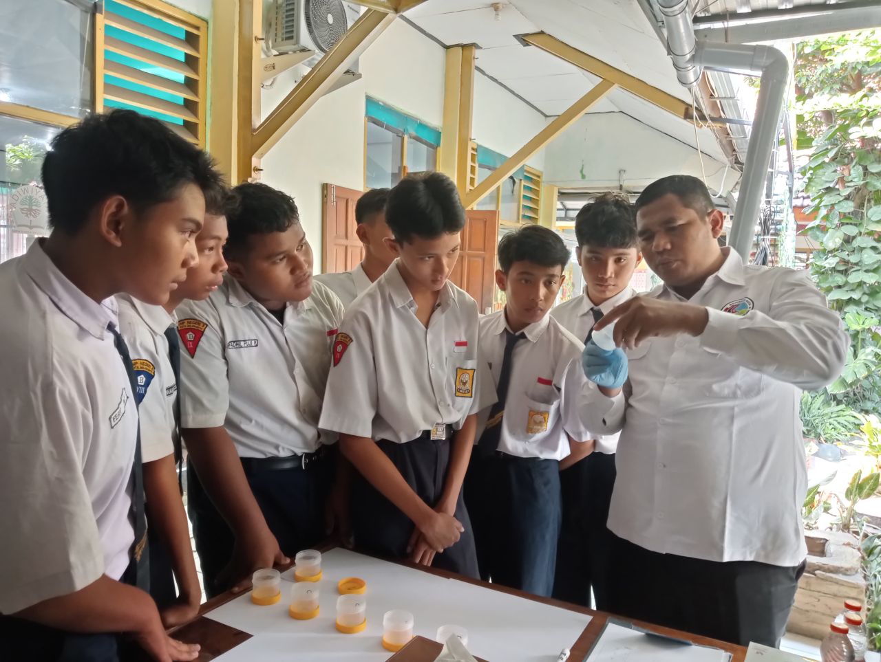Siswa-siswi SMP antusias mengikuti sosialisasi bahaya narkoba. (ist)