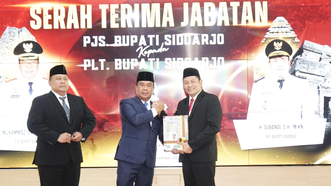 serah terima jabatan dan penyerahan nota pelaksanaan tugas dari Penjabat Sementara (Pjs) Bupati Sidoarjo, Muhammad Isa Anshori, kepada Pelaksana Tugas (Plt) Bupati Sidoarjo, H. Subandi, SH. (Ist)