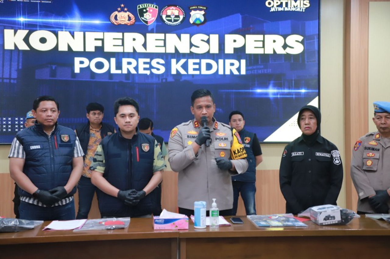 Kapolres Kediri AKBP Bimo Ariyanto saat konferensi pers. (ist)