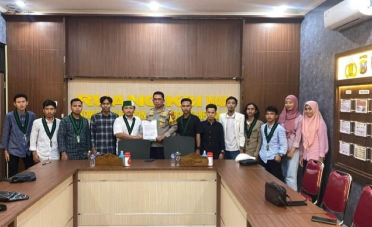 Kapolresta Bangkalan didatangi HMI Cabang Bangkalan dan dituntut copot Kapolsek Galis. (ist)