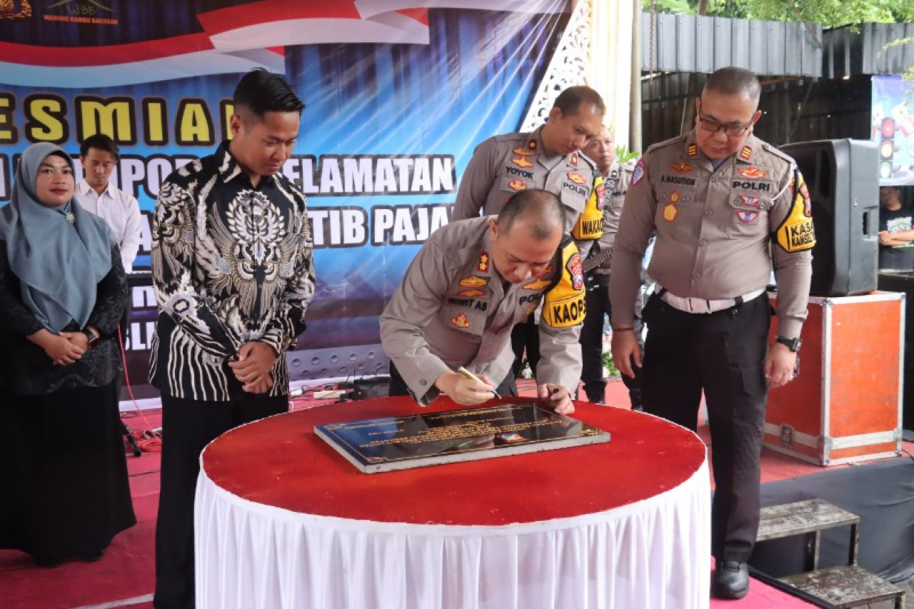 Penandatanganan prasasti. (ist)