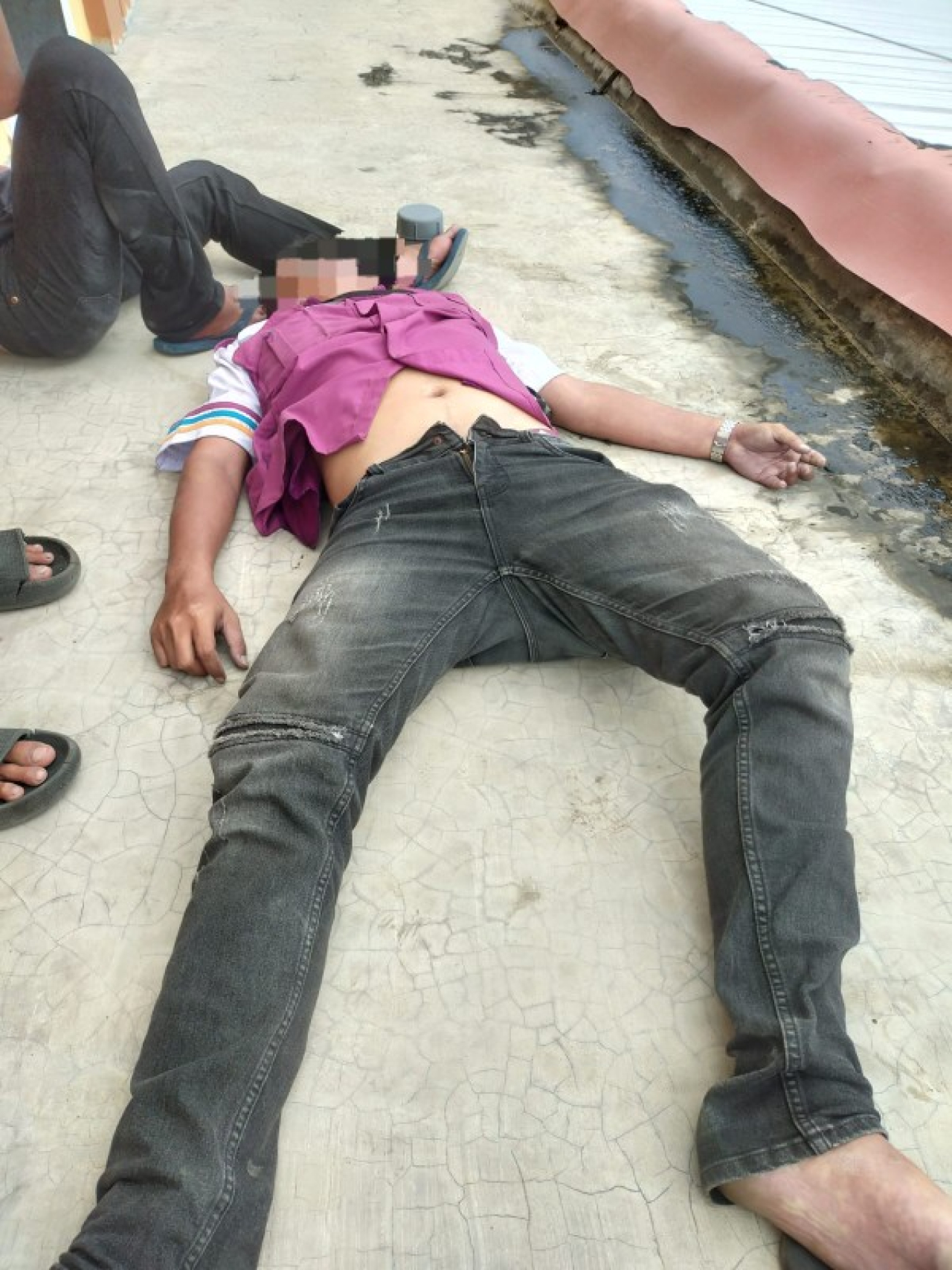 TS (31), warga Perumnas No.03 Gang Sahabat, Bekasi Timur, Jawa Barat tewas tersengat listrik. (ist)