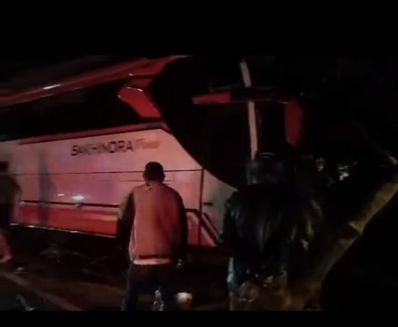 bus Pariwisata dari Bali alami rem blong dan tabrak pengendara mobil dan motor, puluhan orang luka dan ada yang meninggal. (ist)