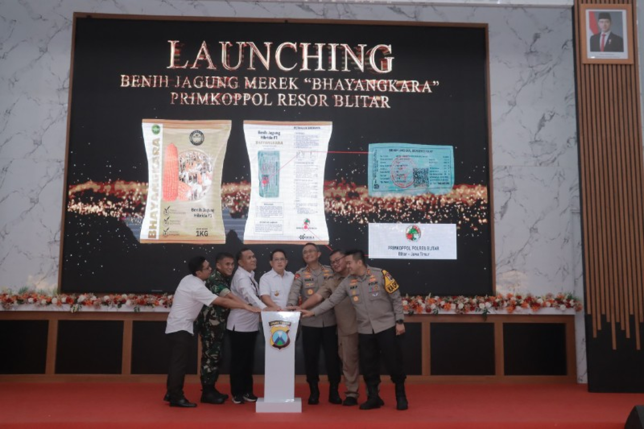 Kapolres Blitar, Kapolda Jatim, dan Forkopimda Tanam Jagung Serentak 1 Juta Hektare, Launching Benih Bhayangkara. (ist)