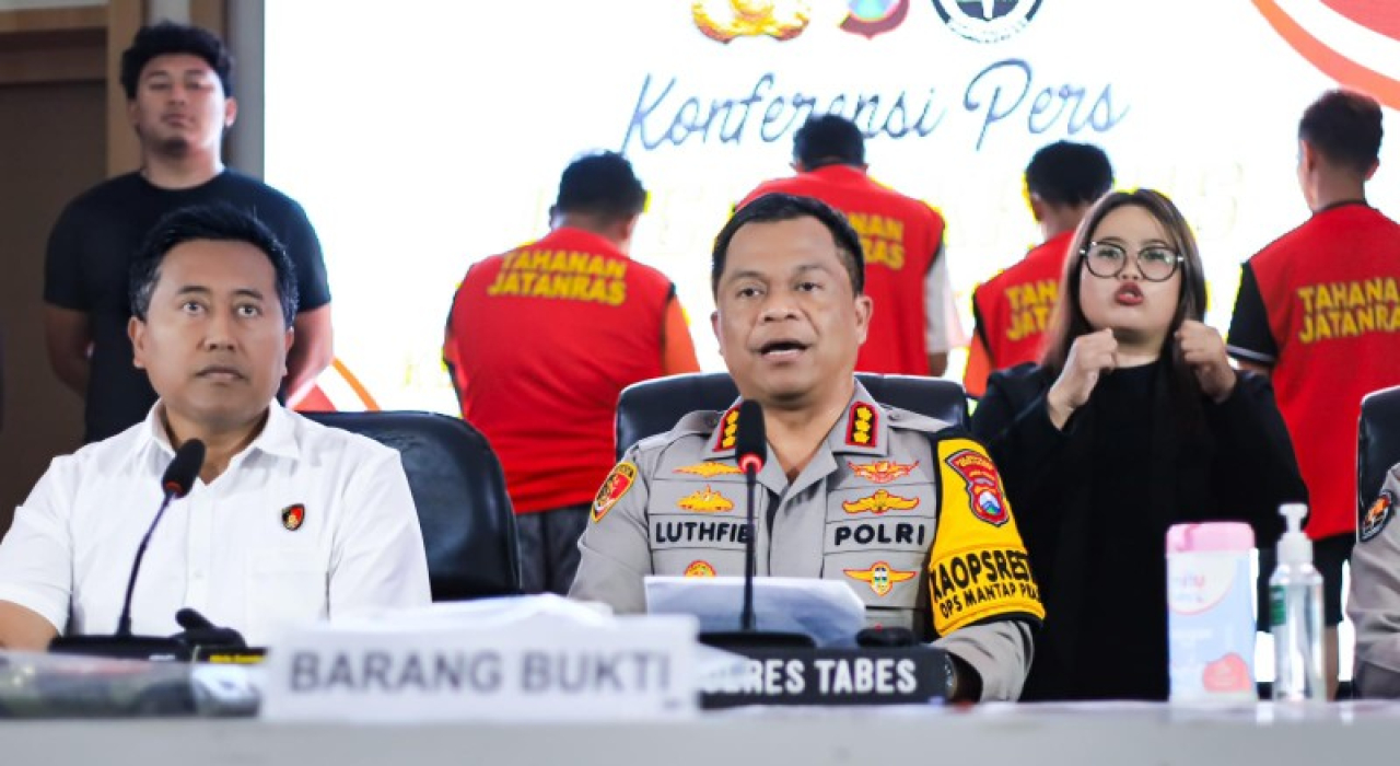 Polrestabes Surabaya Amankan 4 Pelaku Debt Collector, yang Aniaya Pengacara